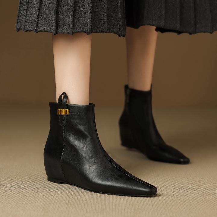 4.5cm复古风坡跟小短靴黑色百搭金属扣瘦瘦靴秋冬新款中跟靴子女