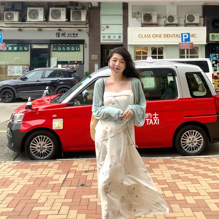 月半鱼【蝶恋花】晕染印花法式温柔吊带裙碎花度假长裙女