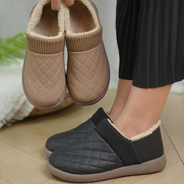 冬季皮面防水保暖雪地靴棉靴加绒防滑妈妈鞋老北京布鞋短靴女棉靴