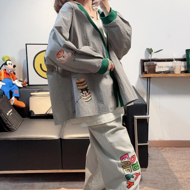 2025秋季新款超减龄撞绿色v领开衫外套女宽松显瘦个性百搭米奇