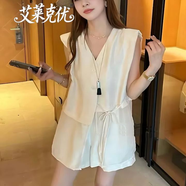 V领无袖系带背心上衣+短裤两件套女2025夏季新款洋气减龄时尚套装