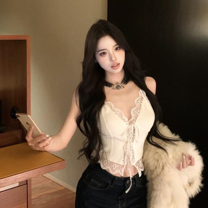 白色V领蕾丝边蝴蝶结内搭纯欲吊带背心短款露肚脐显瘦百搭上衣女