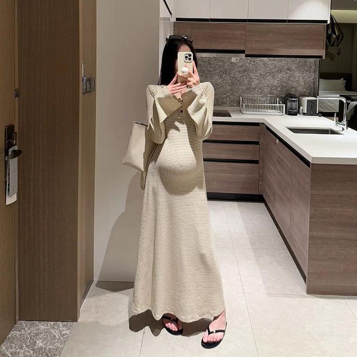 时尚孕妇装秋冬新款条纹针织孕妇连衣裙慵懒风连帽遮肚长裙