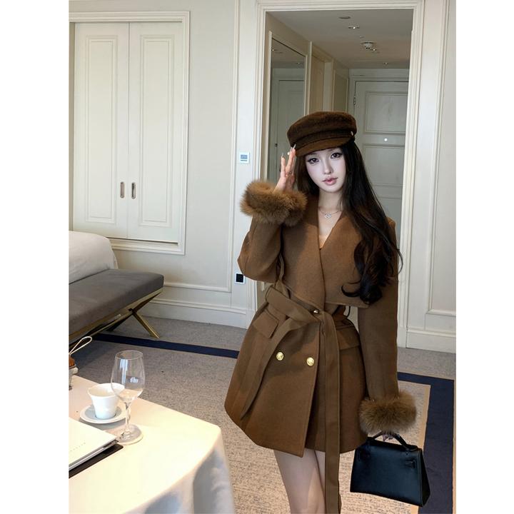 高级感时尚毛毛袖口大翻领双排扣系带夹棉毛呢西装外套小个子衣服