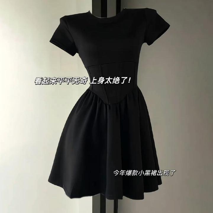 黑色修身法式鱼骨连衣裙显瘦裙子女夏季爆款2025新款高级感小黑裙