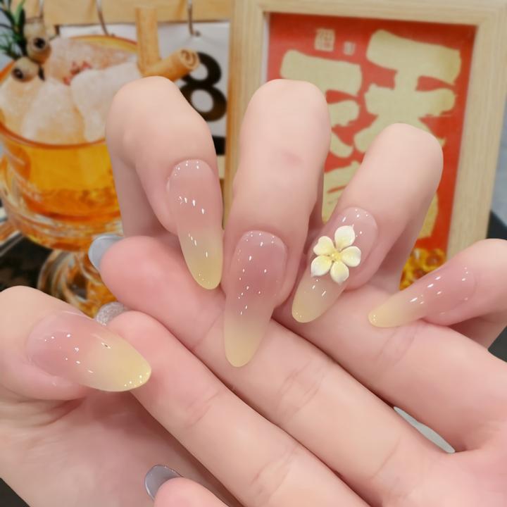 【灿阳小花】纯手工穿戴甲定制美甲可拆卸显白ins新款美甲穿戴甲片