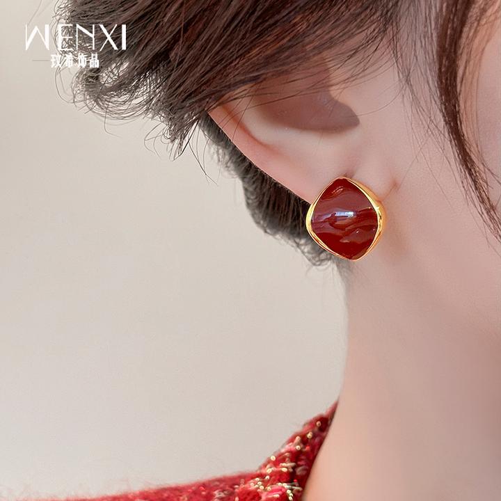 铜合金耳饰 独特红色耳环轻奢高级感耳钉2025新款女人味秋冬耳饰