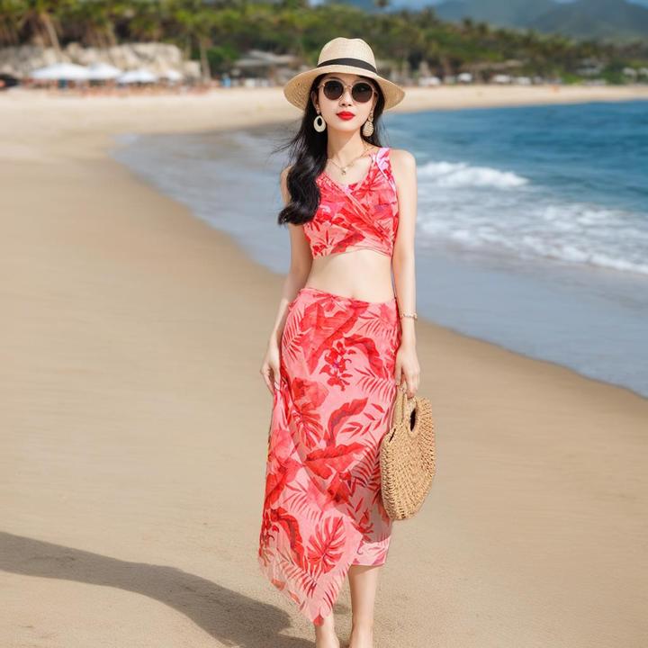 L新款泳衣女性感比基尼分体三件套显瘦遮肉平角海边度假游泳衣