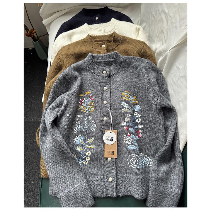 7120  秋冬新款女士休闲时尚百搭宽松圆领排扣针织开衫外套