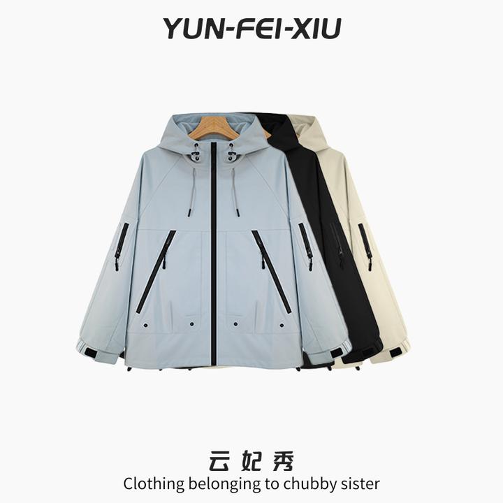 云妃秀大码女装冲锋衣时尚胖妹妹显瘦宽松减龄遮肉上衣秋77090