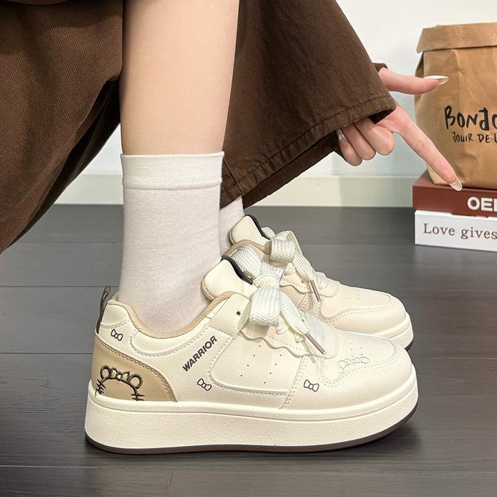 回力女鞋秋冬新款休闲板鞋百搭ins轻便可爱时尚小白鞋学生厚底鞋