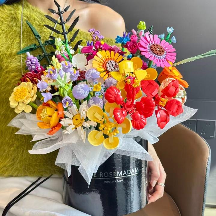 圣诞套装【心想事成】积木花抱抱桶花束拼装玩具女生节日礼物