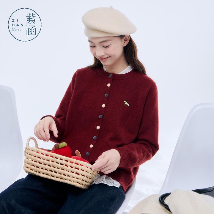 紫涵圆领宽松针织开衫女2025年冬季新款纽扣刺绣毛衣Z5Z10AW323