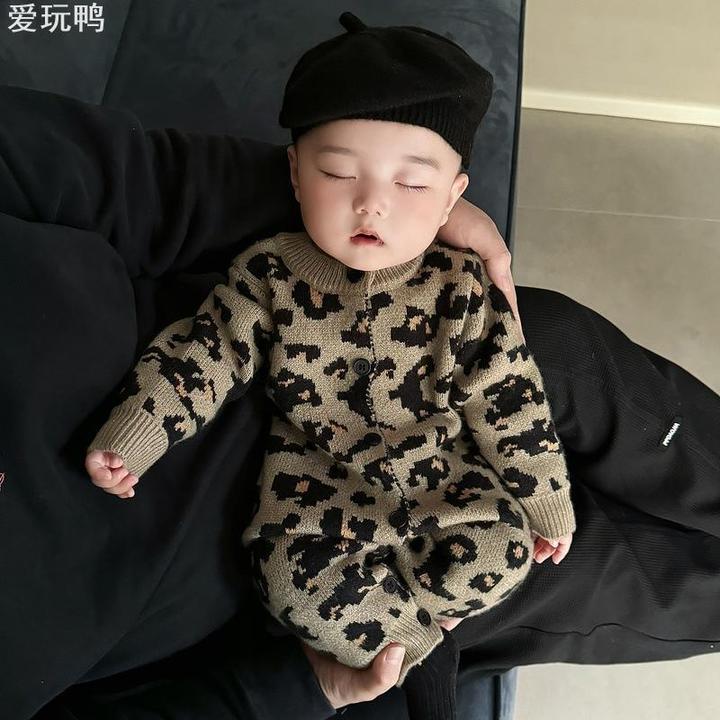婴儿秋冬衣服洋气男女童豹针织纹连体衣宝宝冬装保暖哈衣外出爬jk