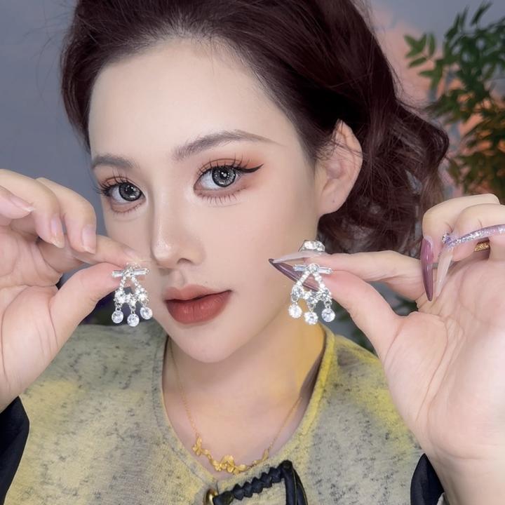 合金耳饰 百搭精致轻奢小众名媛同款时尚气质蝴蝶结设计感耳钉