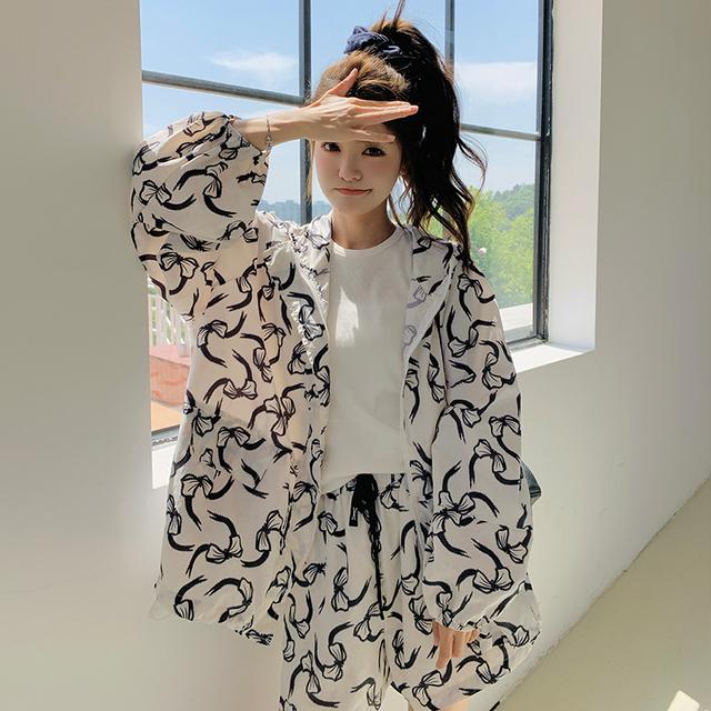 休闲运动穿搭轻薄印花防晒套装女夏2024新款连帽上衣配短裤两件套