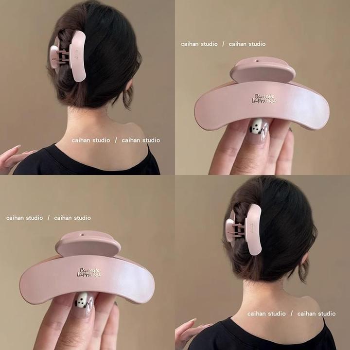 温柔皮粉~字母金标抓夹中号鲨鱼夹秋冬百搭高级感洋气发夹新款