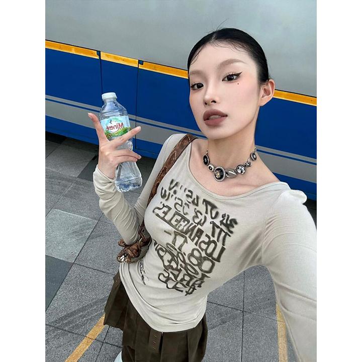 美式复古字母辣妹长袖t恤女早秋季内搭打底衫设计感修身收腰上衣