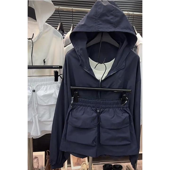 夏季2025新款设计感小众速干防晒显瘦连帽外套短裤运动风两件套装