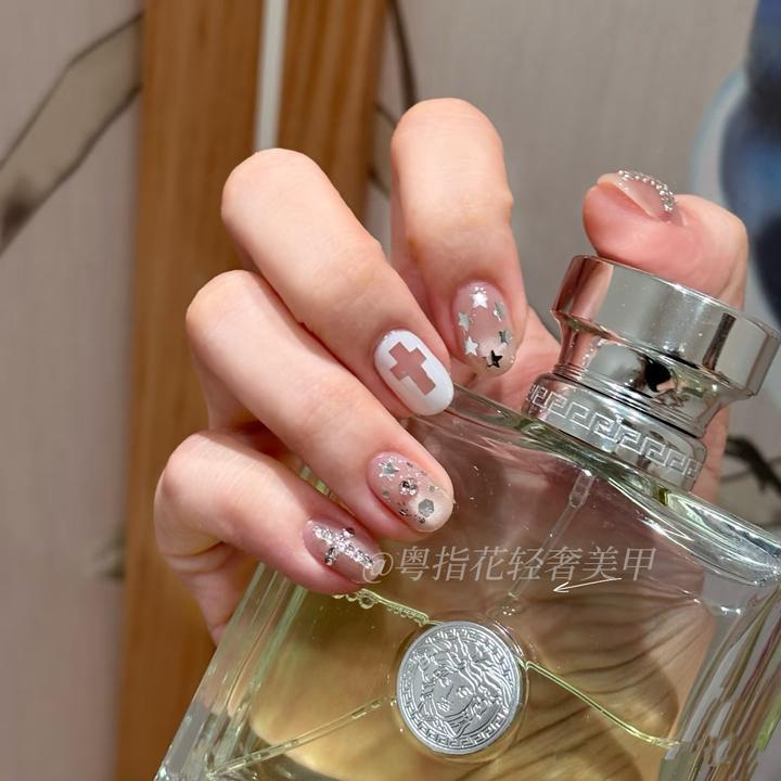 肤色短款穿戴甲纯手工星星玻璃珠猫眼碎钻十字架纯欲显白秋冬美甲