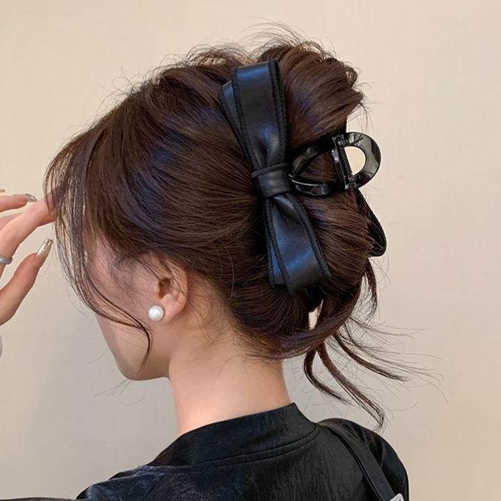 黑色皮质蝴蝶结抓夹大号高级感早秋发夹女后脑勺盘发鲨鱼夹发饰潮