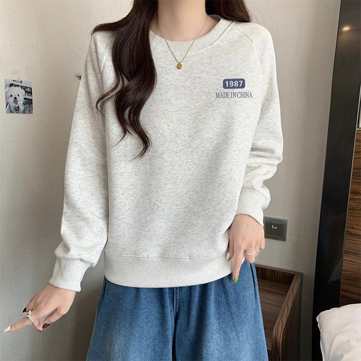 2025年秋冬新款圆领卫衣女宽松休闲时尚百搭加绒加厚小众设计上衣
