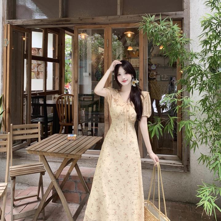 大码夏季新款温柔荷叶边V领泡泡袖碎花连衣裙系带收腰长裙