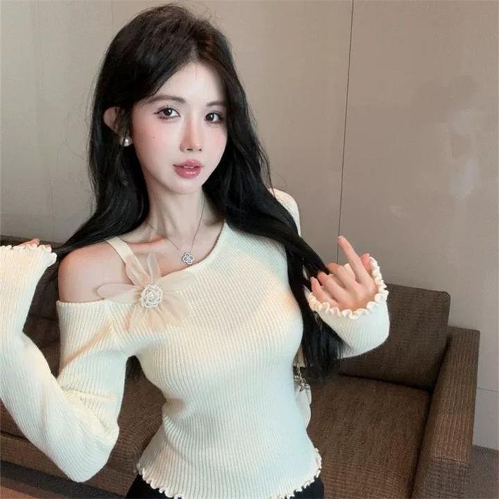 韩系不规则斜领立体花朵针织衫女春季温柔气质露肩木耳边显瘦上衣