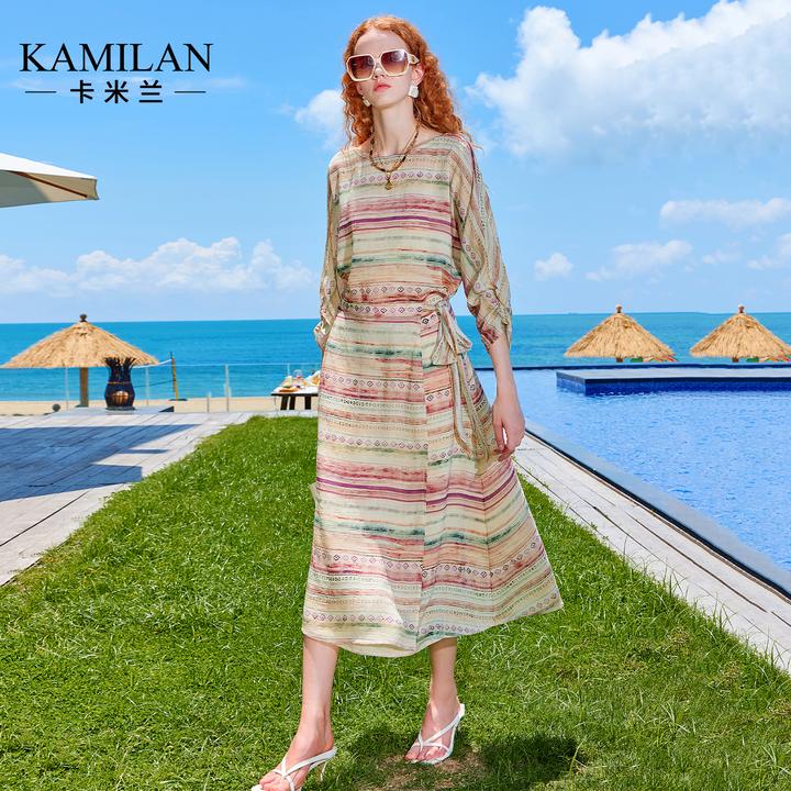 卡米兰巨好看的系带连衣裙女2025秋季新款流行单品条纹印花裙子