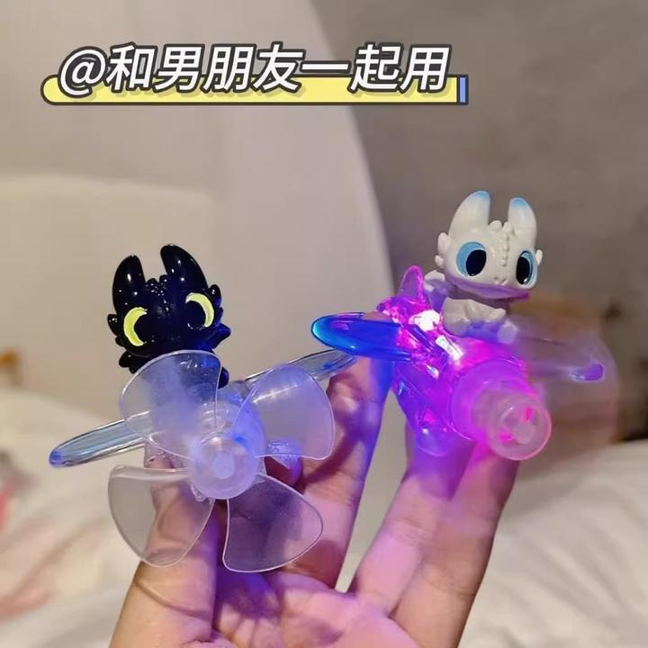 新款风力发光无牙仔电动车装饰发光车载摆件风风力发电飞机摩托车