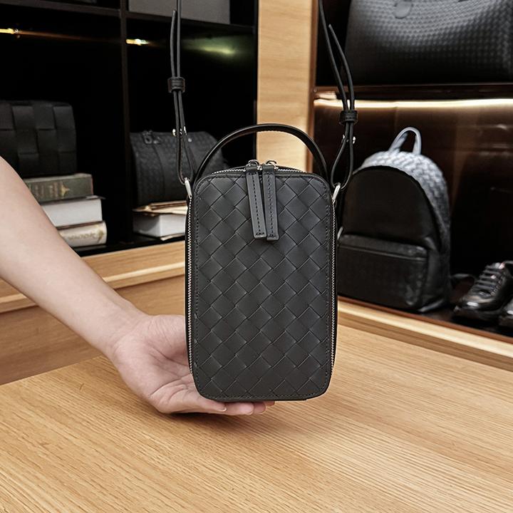 BV男士通勤手机包手工编织一体式单肩包休闲百搭便携式随身小包