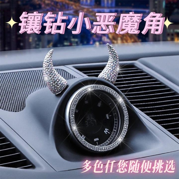 适用保时捷凯燕718帕拉梅拉玛卡改装饰小牛角罗盘方向盘摆件车贴