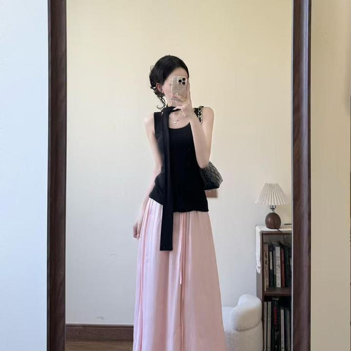 2025春夏新款气质高级感黑色无袖背心上衣百搭粉色高腰半身裙套装