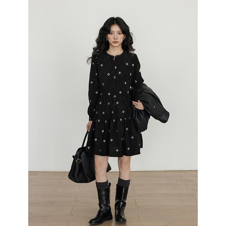 vastand维尚 冬季灯芯绒刺绣黑色长袖连衣裙气质显瘦裙子女收腰