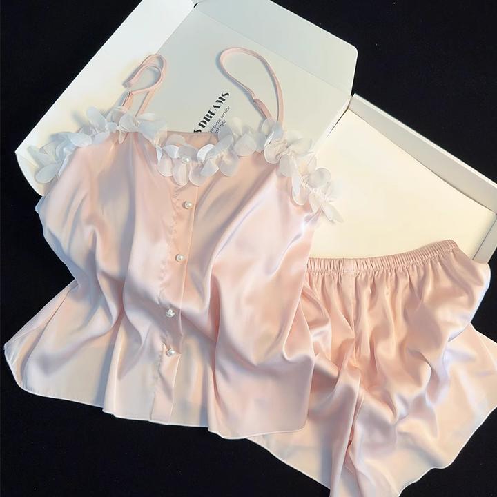 纯色性感带胸垫吊带冰丝睡衣女夏季千金花瓣短裤家居服少女纯欲风