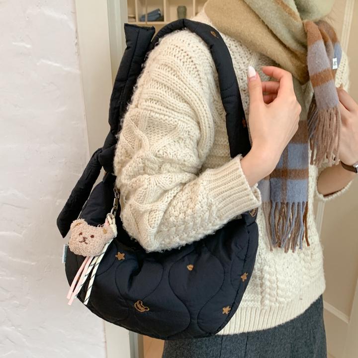 休闲小众尼龙布棉服包包女2026新款百搭斜挎包超火单肩腋下牛角包