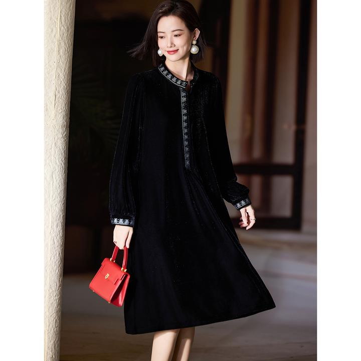 DUCURNO丝绒刺绣黑色连衣裙女秋季新款法式复古气质宽松显瘦a字裙