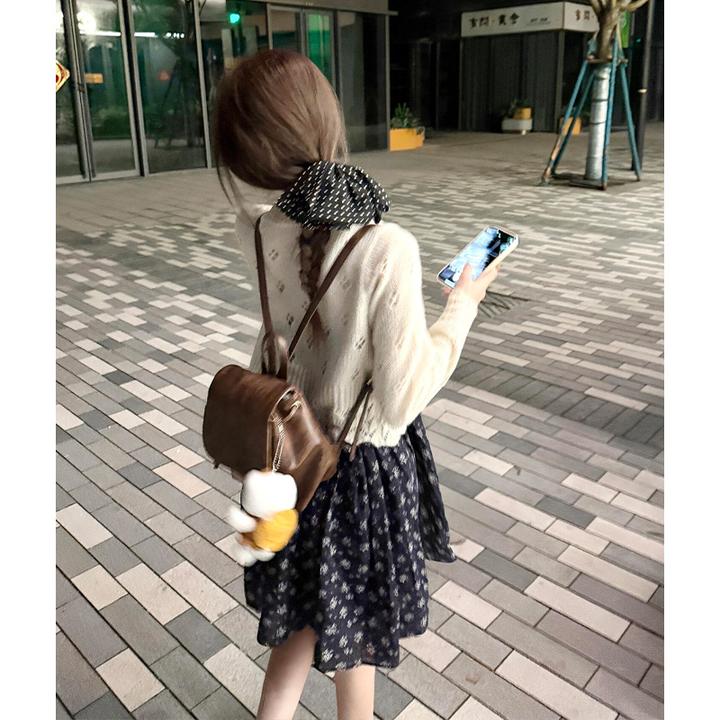 韩系温柔风白色镂空设计感短款针织开衫搭吊带碎花连衣裙女两件套