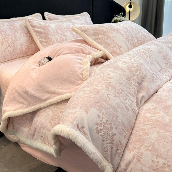 2025新款立体雕花牛奶绒兔毛包边四件套
