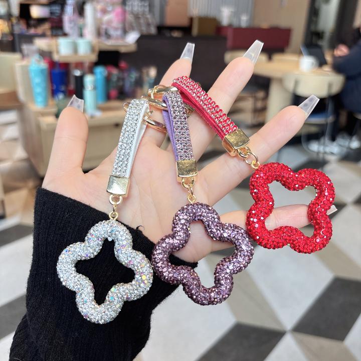 新款满钻幸运四叶草钥匙扣女士高档时尚汽车钥匙扣包包挂件礼物