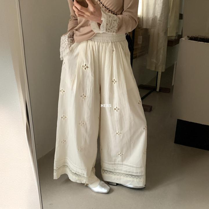 韩版时尚简约通镂空蕾丝拼接休闲裤女春季新款宽松显瘦阔腿裤长裤