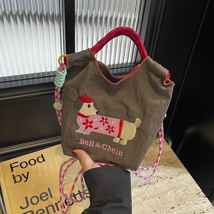 可爱刺绣腊肠狗女士水桶包包女新款手机包百搭通勤单肩斜挎包H175