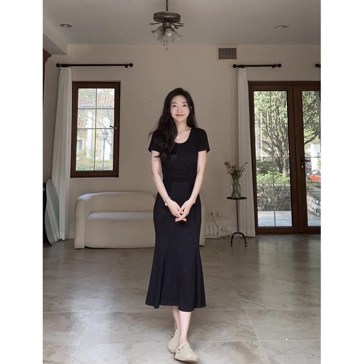 郭九九呢  气质正肩袖方领黑色开叉不规则鱼尾连衣裙  G9Q345735