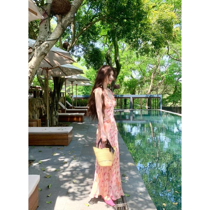 轻奢网红款 法式度假风气质收腰碎花吊带连衣裙夏季修身无袖长裙