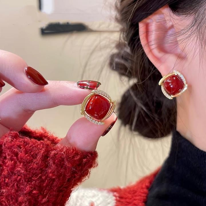 红色珍珠耳环高级感独特耳钉2025新款爆款秋冬喜庆新年设计感