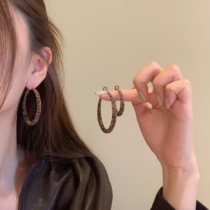 卡柒 铜合金耳饰 复古豹纹丝绒圈圈耳环时尚小众高级感气质耳饰女