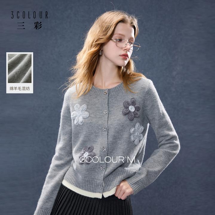 三彩2026春季新款手工花朵开衫针织衫圆领毛衫休闲上衣简约M