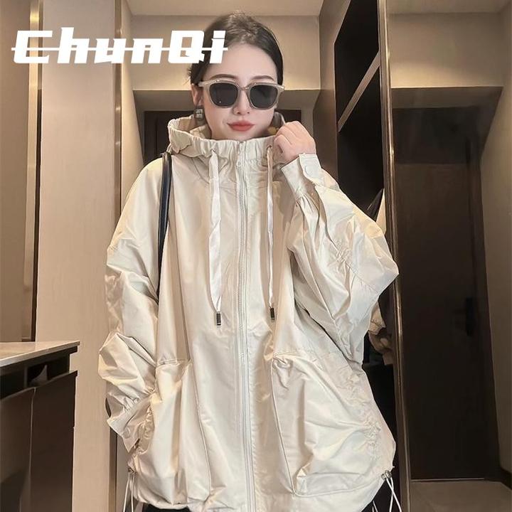 淳启大尺码胖mm休闲冲锋衣外套女春秋款宽松中长版抽绳连帽风衣潮