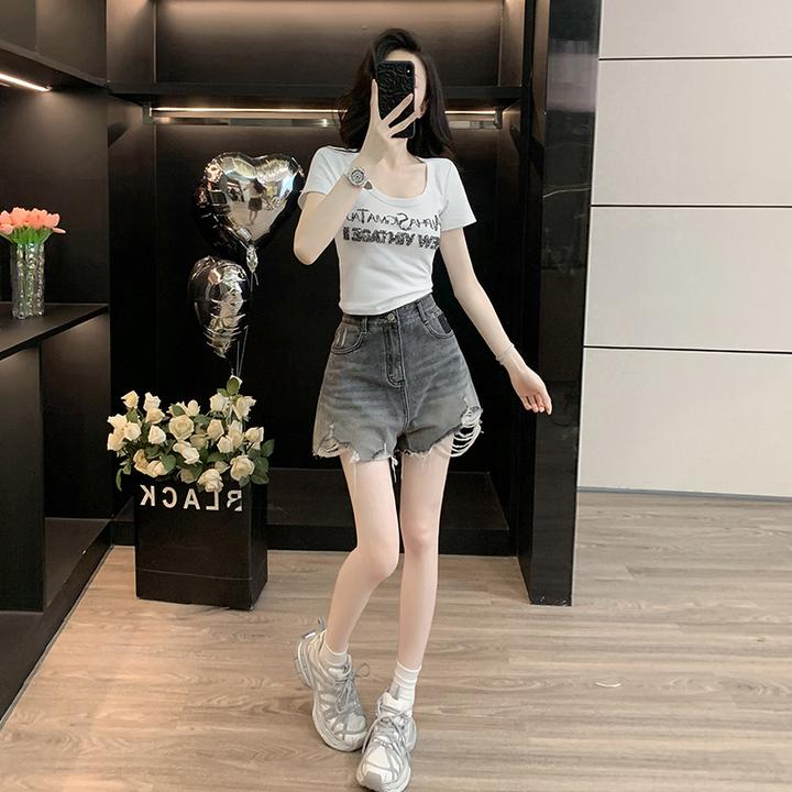 2025夏装穿搭一整套女修身低领白色短袖恤灰色牛仔短裤两件套潮