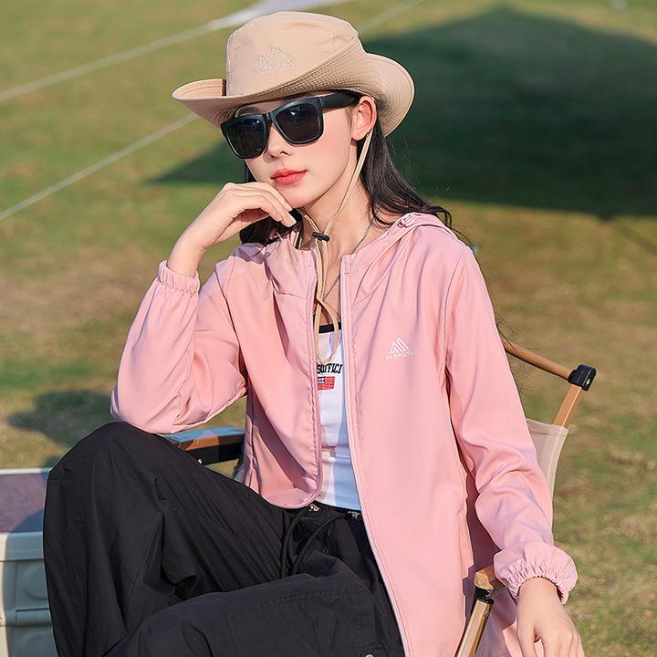 2024薄款冲锋衣防风防水户外休闲潮流防晒连帽情侣款夹克短外套